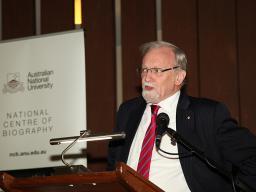 Gareth Evans at launch of Seven Dwarfs and the Age of the Mandarins, 2015