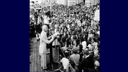 McMahon, during the 1972 election campaign. NAA: A6180, 5/12/72/10